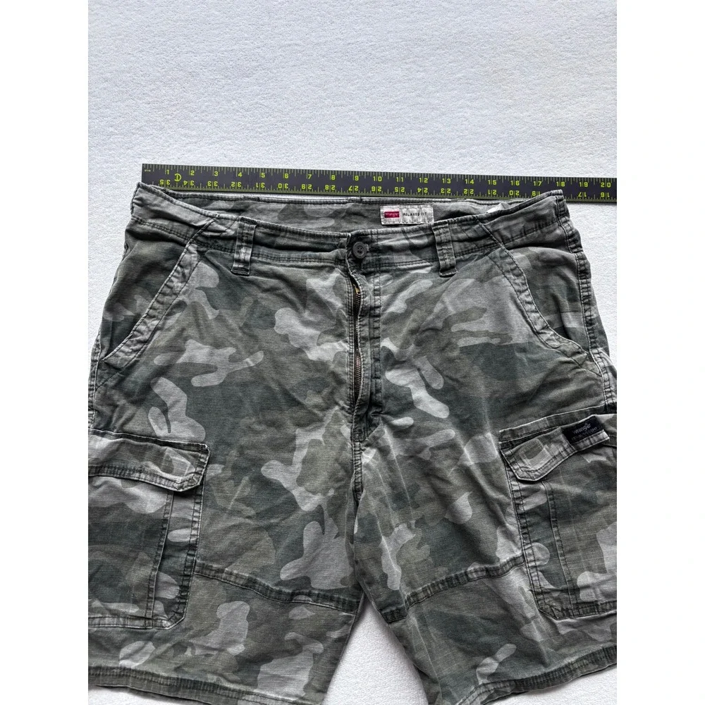 Wrangler Cargo Shorts Mens 38 Grey Camo Relaxed Fit Stretch Ripstop Utility